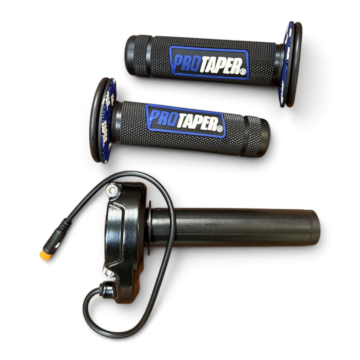 Pro Taper Gashendel Zwart – zijaanzicht met bijpassende grips voor GT2000 V8 V20